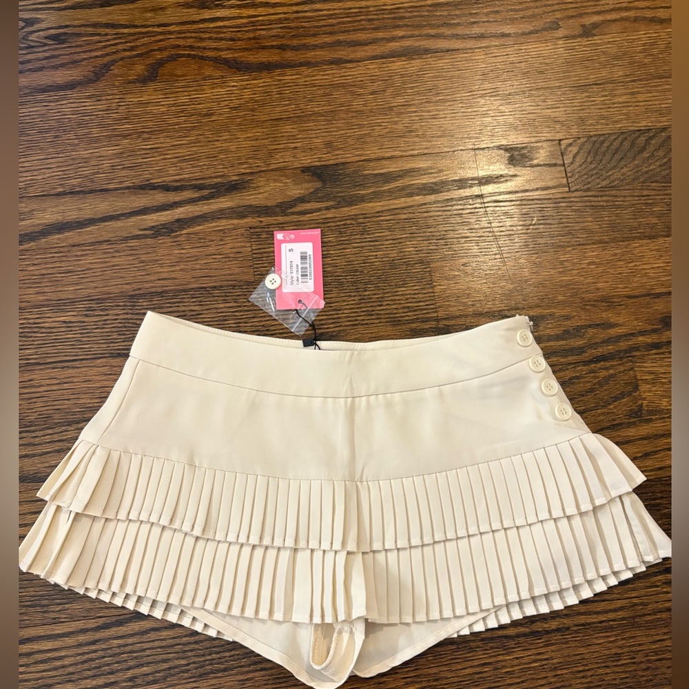 Edikted Cream Pleated Skirt